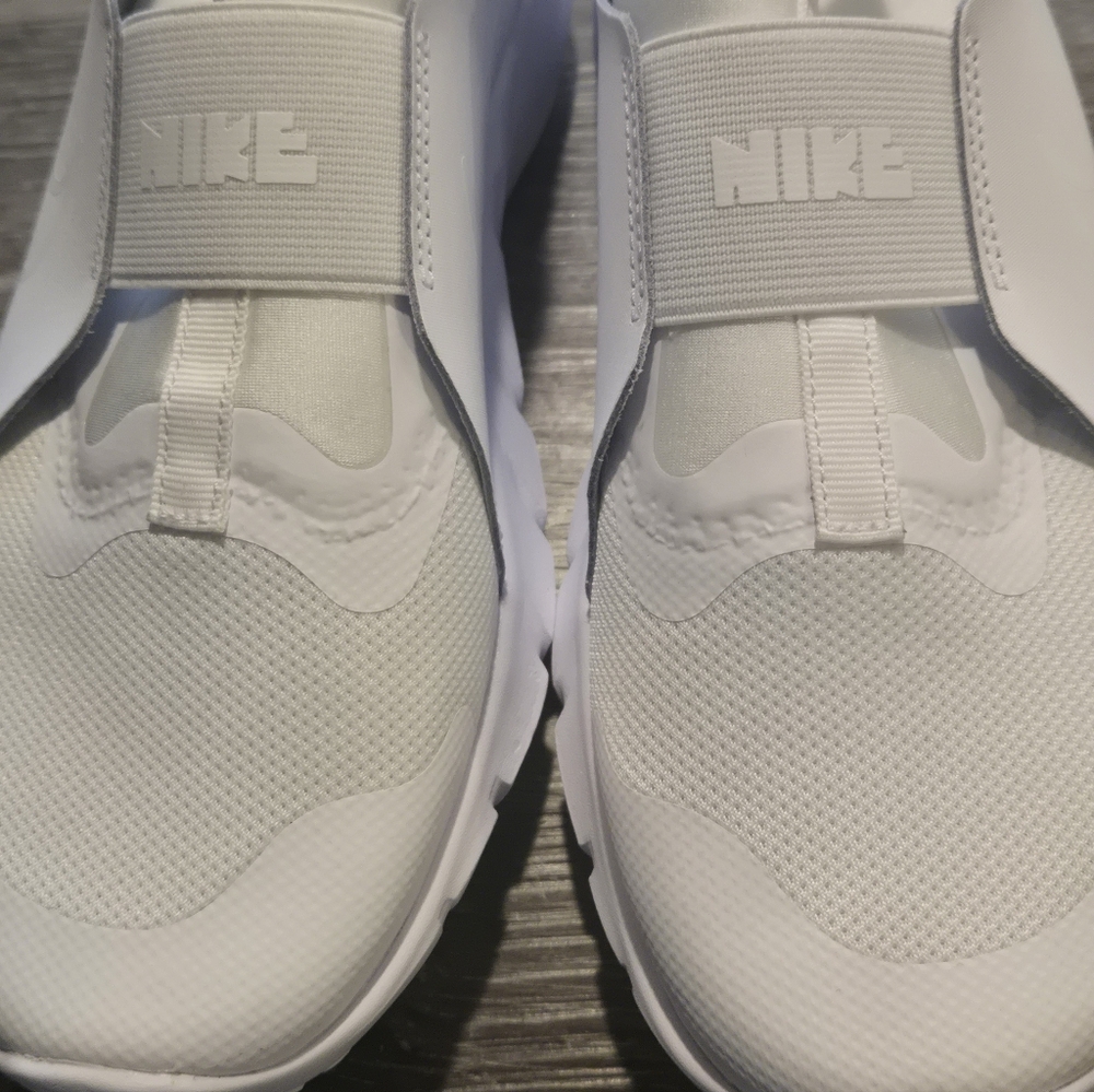 Nike WhiteFlex Runner Slip-On  Sneakers NWT youth Size 5.5/7W - Picture 3 of 6